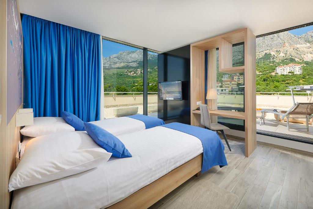 Postel nebo postele na pokoji v ubytování Medora Auri Family Beach Resort