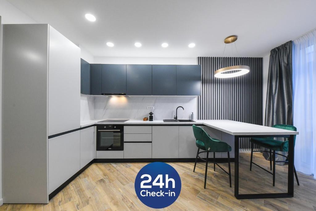 A kitchen or kitchenette at The Central Park Residence