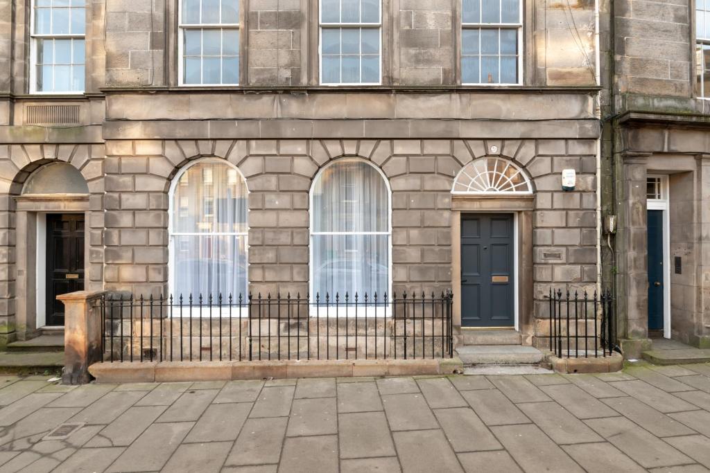 Gallery image of Luxury Georgian City Retreat - Hot Tub - Patio in Edinburgh