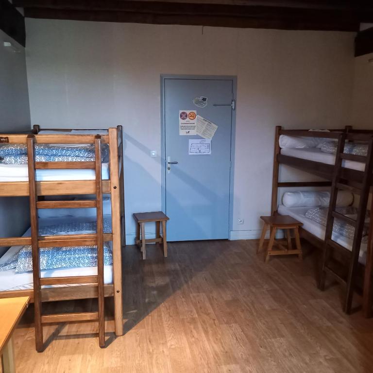 Gîte le Moulin - Chambre Quadruple Avec Salle De Bains Commune