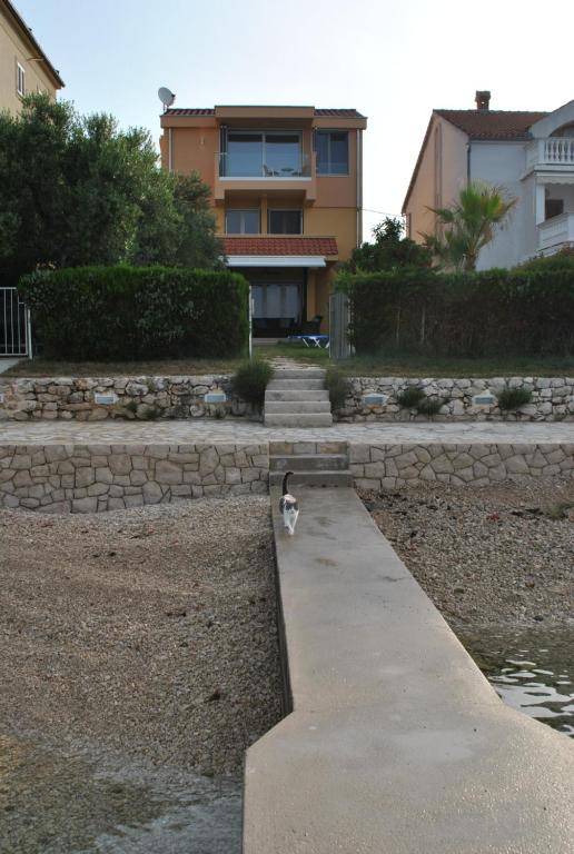 Budova, v ktorej sa vila nachádza