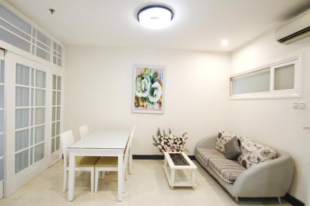 Queen Central Apartment Hotel