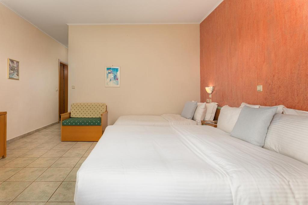 Postel nebo postele na pokoji v ubytování Dias Hotel Platamon