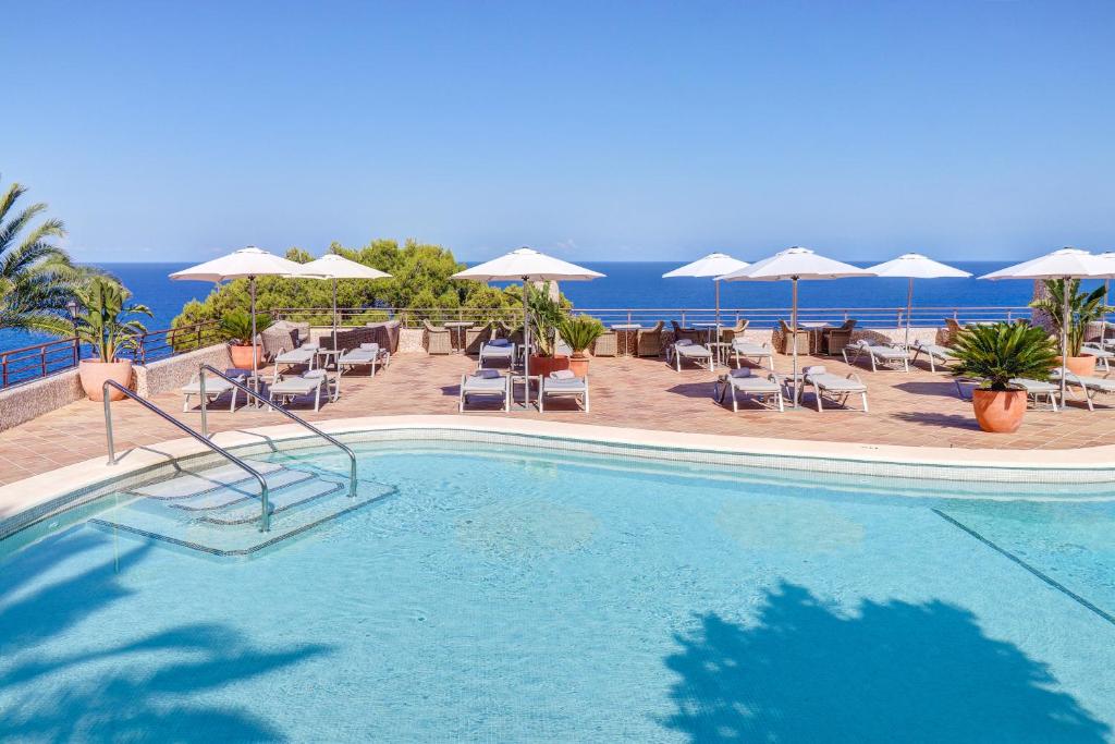 Бассейн в Hoposa Costa D'or - Adults Only или поблизости
