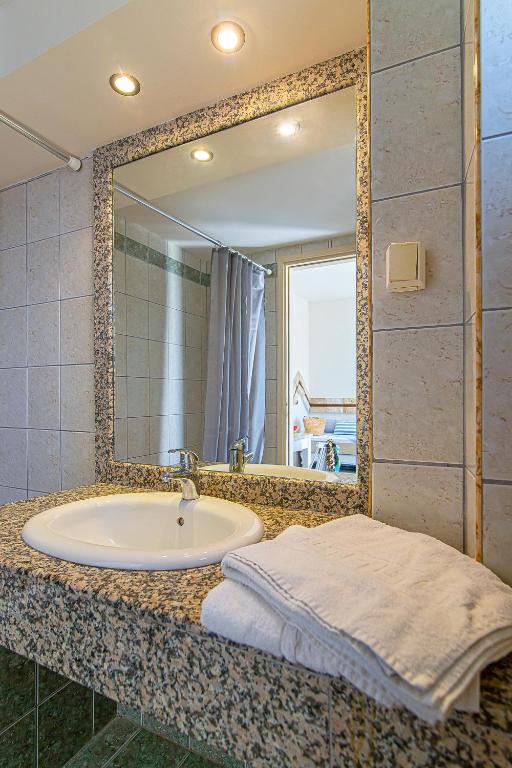 Koupelna v ubytování Ilios Malia Hotel Resort