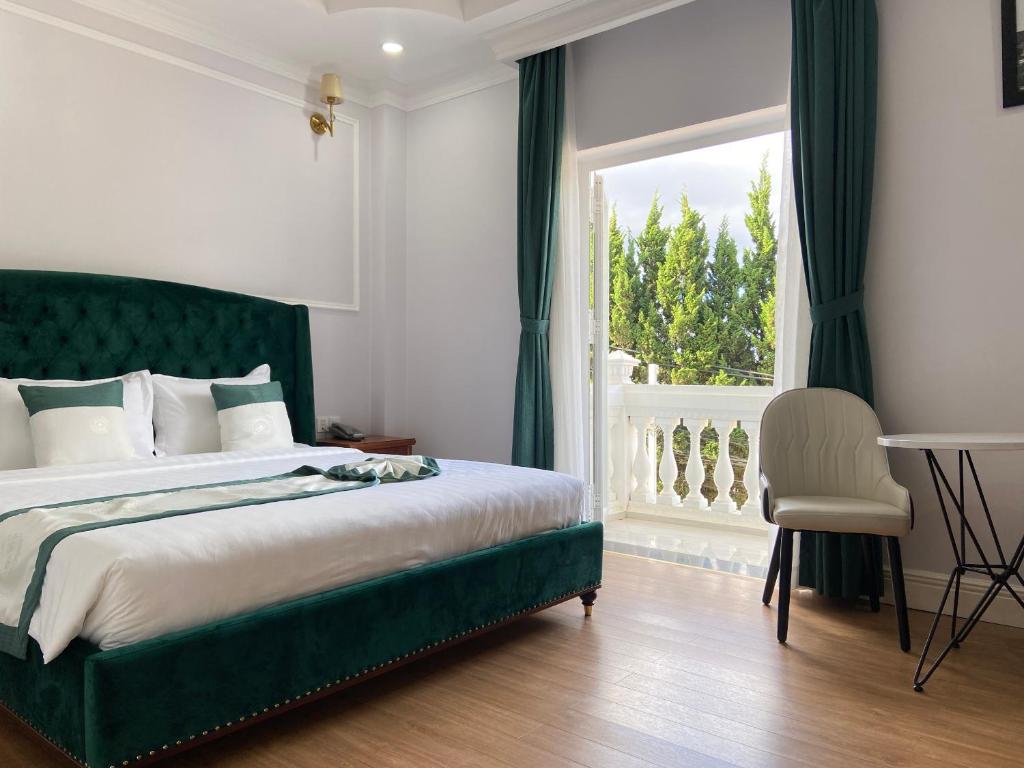 Postel nebo postele na pokoji v ubytování Peach Valley Hotel Dalat