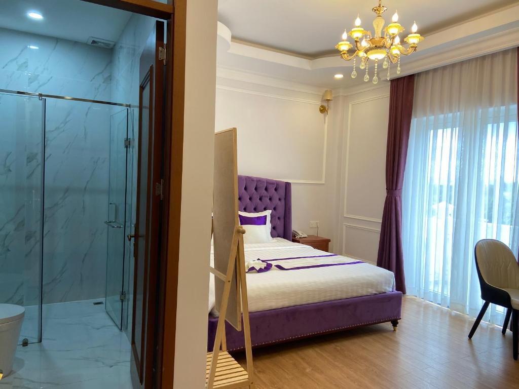 Postel nebo postele na pokoji v ubytování Peach Valley Hotel Dalat