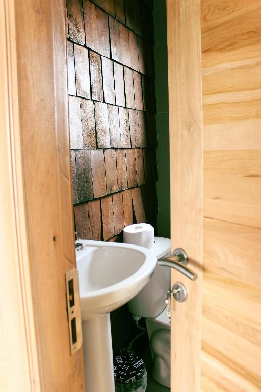 a bathroom with a sink and a toilet at Cabañas Arrayanes de Huillinco en Chiloé in Chonchi