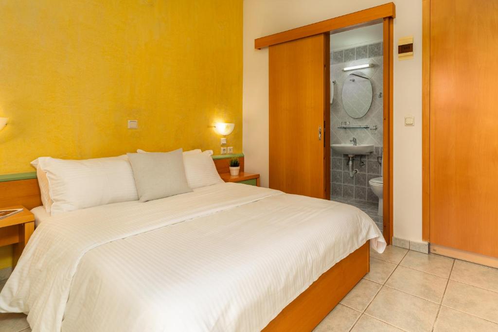 Postel nebo postele na pokoji v ubytování Dias Hotel Platamon