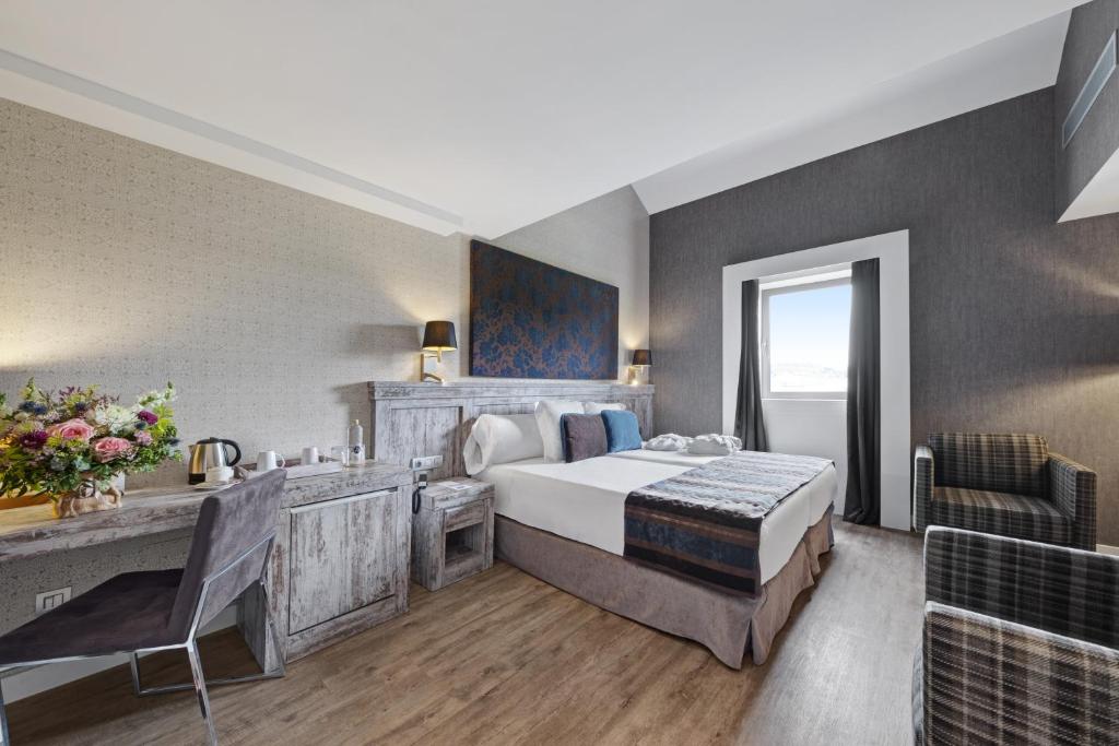 A bed or beds in a room at Castilla Termal Monasterio de Valbuena