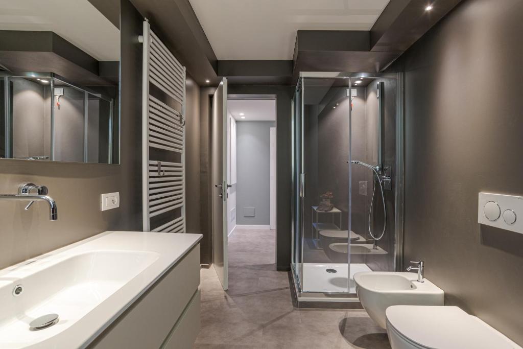 Kúpeľňa v ubytovaní Suite Funicolare - by MyHomeInComo