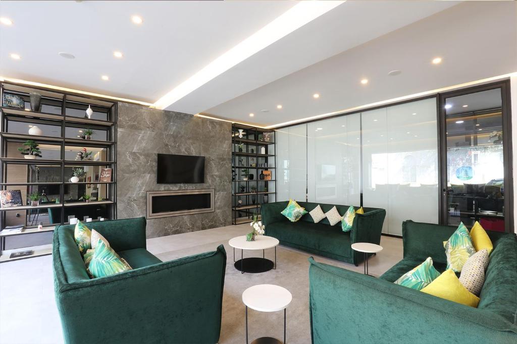 TV a/nebo společenská místnost v ubytování Mid Town Hotel Casablanca