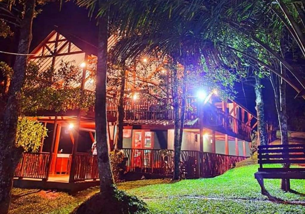 Een tuin van Cinnamon Village Sinharaja