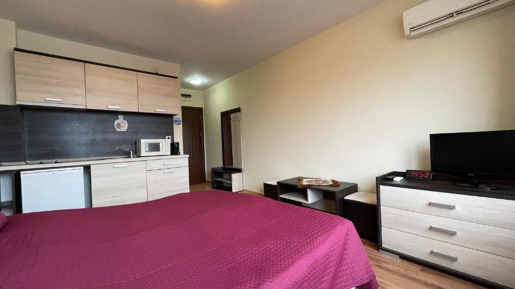 A kitchen or kitchenette at SUMMER BREEZE 406 Studio Sunny Beach