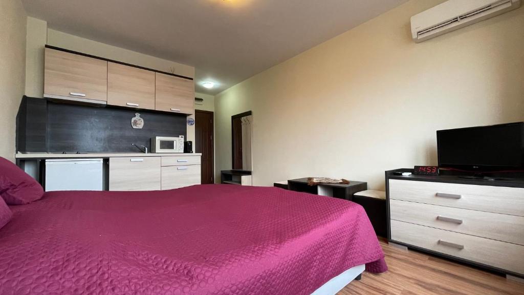 A television and/or entertainment centre at SUMMER BREEZE 406 Studio Sunny Beach