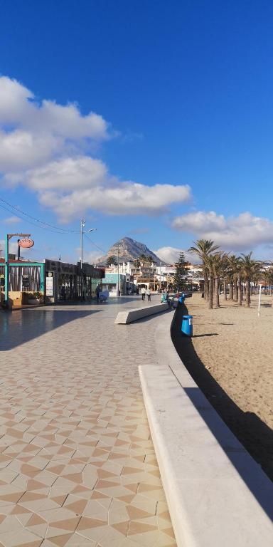 Apartamentos Hawaii - Parking y 50 mt del Arenal, Jávea ...