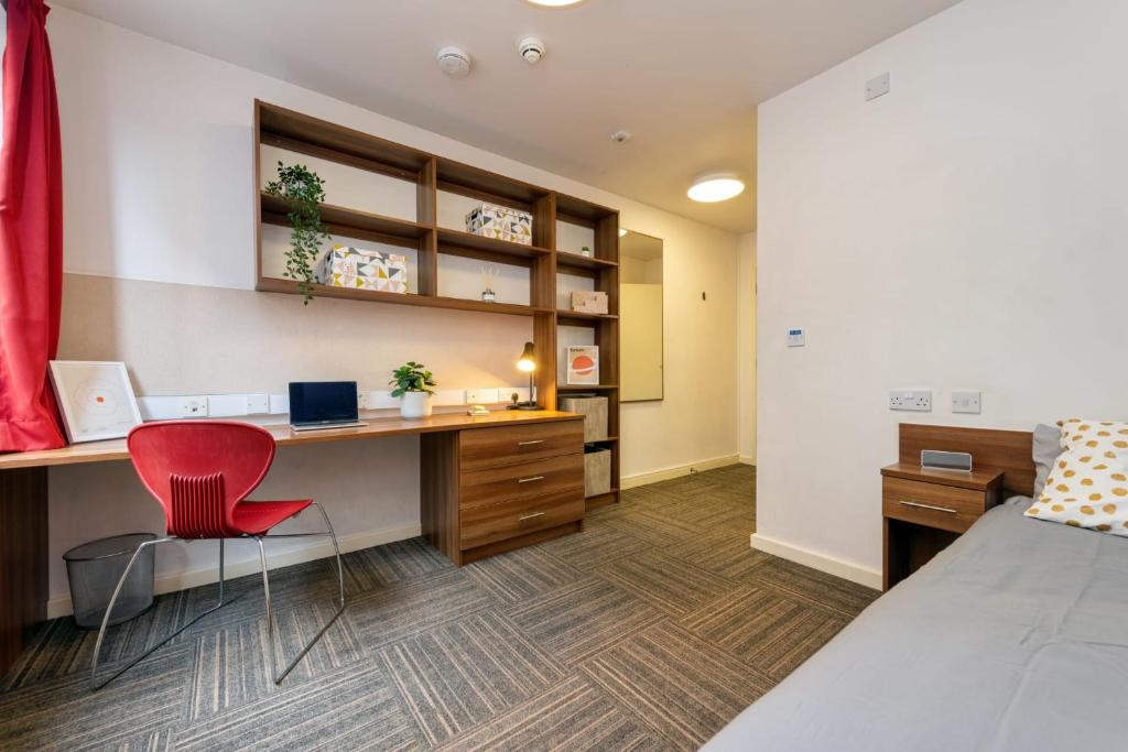For Students Only Private Bedrooms with Shared Kitchen at Bagot Street in Birmingham - 