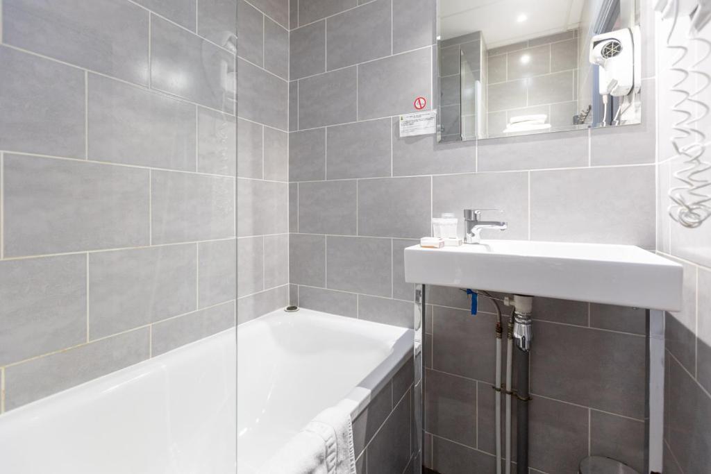 Hôtel Edmond Rostand - Resim 6