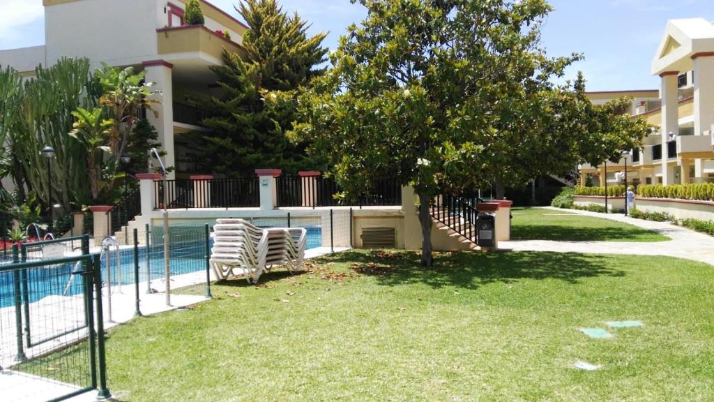 Bazén v ubytování Suitur apartamento Elviria Marbella beach view nebo v jeho okolí