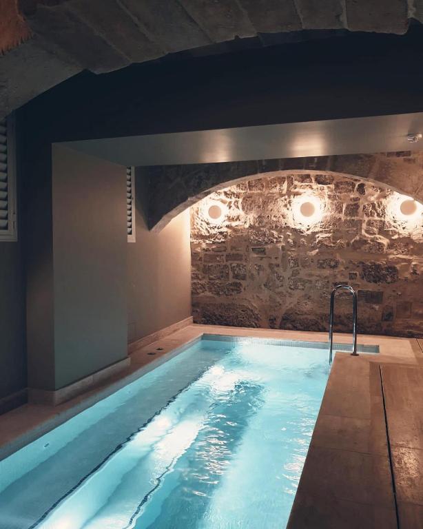 Bazén v ubytování The Gomerino Hotel nebo v jeho okolí