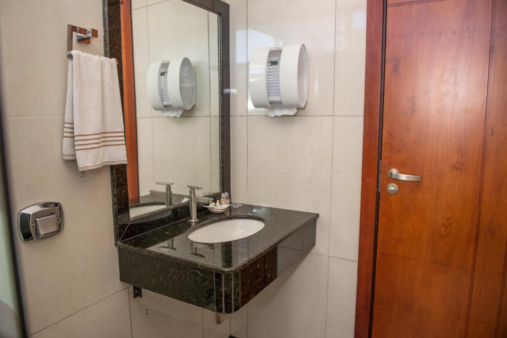 Quarto Triplo com Banheiro Privativo