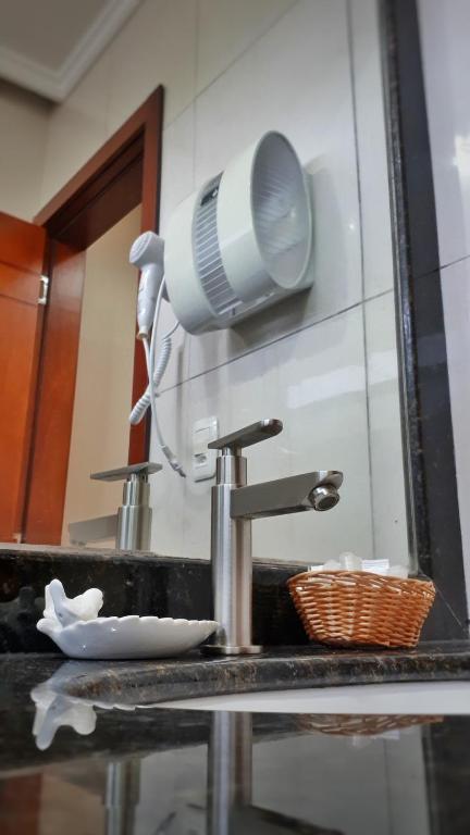 Quarto Triplo com Banheiro Privativo