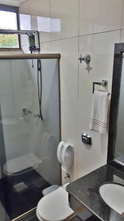 Quarto Triplo com Banheiro Privativo