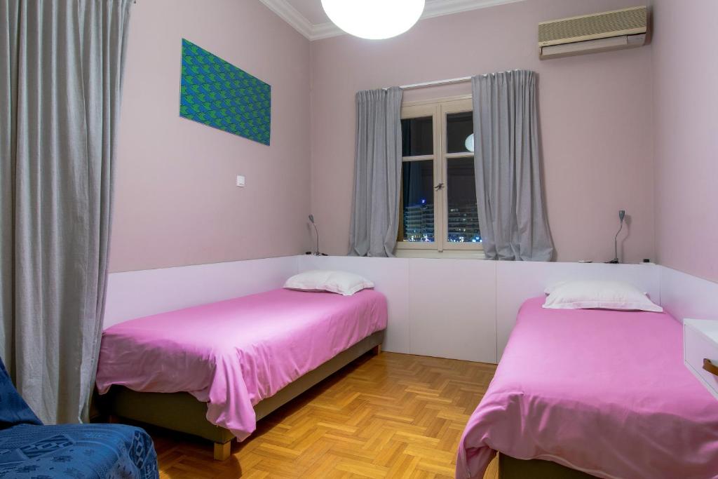 Postel nebo postele na pokoji v ubytování Apartment overlooking the old bridge
