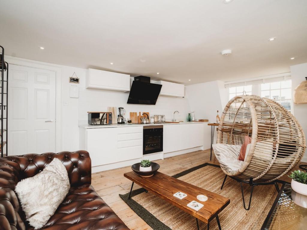 Pass The Keys Stylish 2 Bed Eco Flat in the heart of Bath, Bath