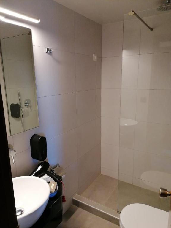 Koupelna v ubytování Alexis Hotel
