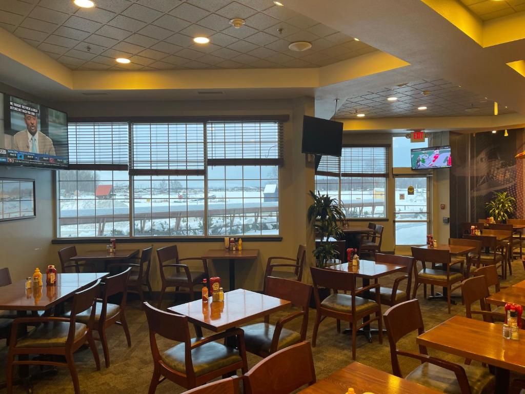 Coast Inn at Lake Hood photo