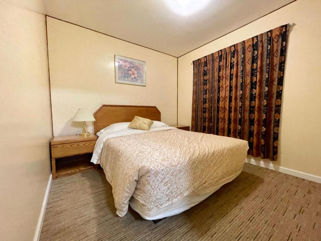 Postel nebo postele na pokoji v ubytování Valhalla Inn