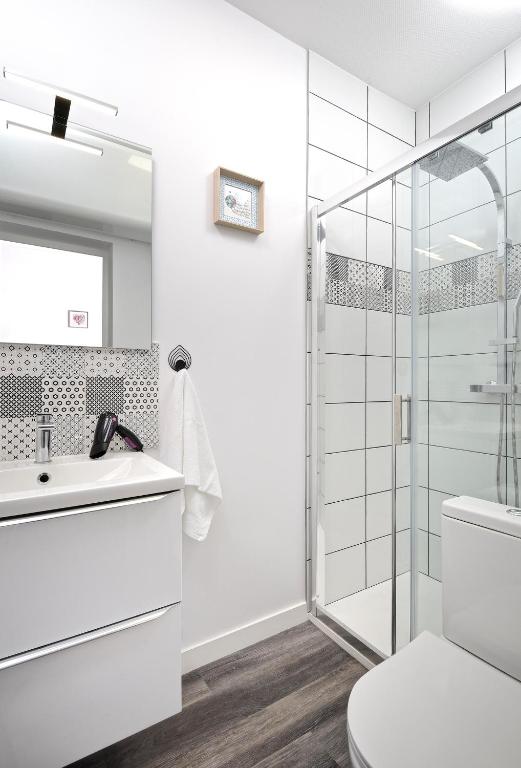 Hyper Centre rue de la Roe - Deluxe One-Bedroom Apartment With City View