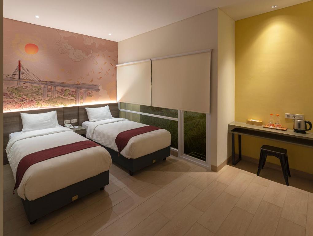 Postel nebo postele na pokoji v ubytování Hotel 88 Alun Alun Bandung By WH