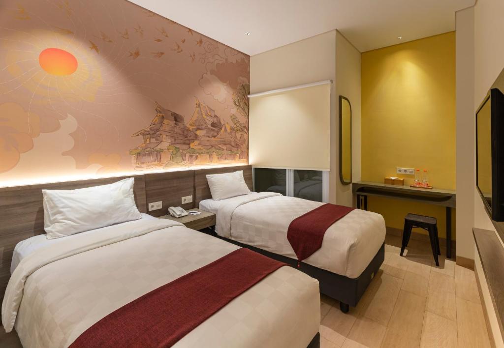 Llit o llits en una habitació de Hotel 88 Alun Alun Bandung By WH
