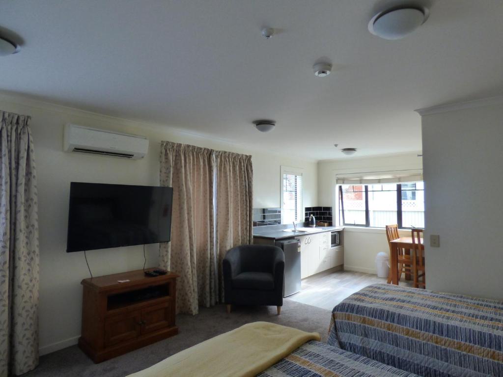 Sahara Deluxe Studios - Resim 13