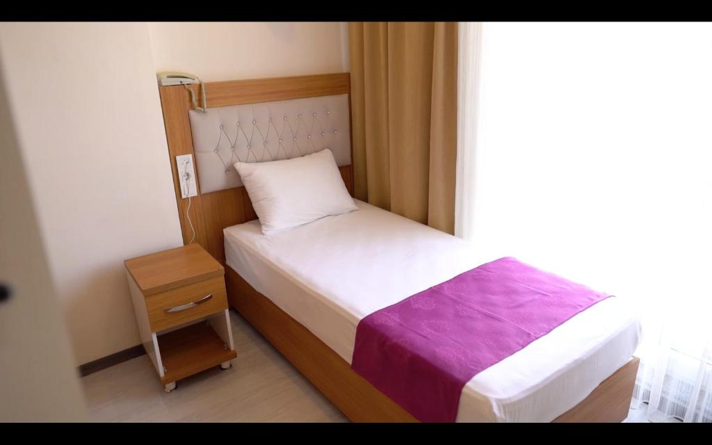 Postel nebo postele na pokoji v ubytování GÜVEN HOTEL
