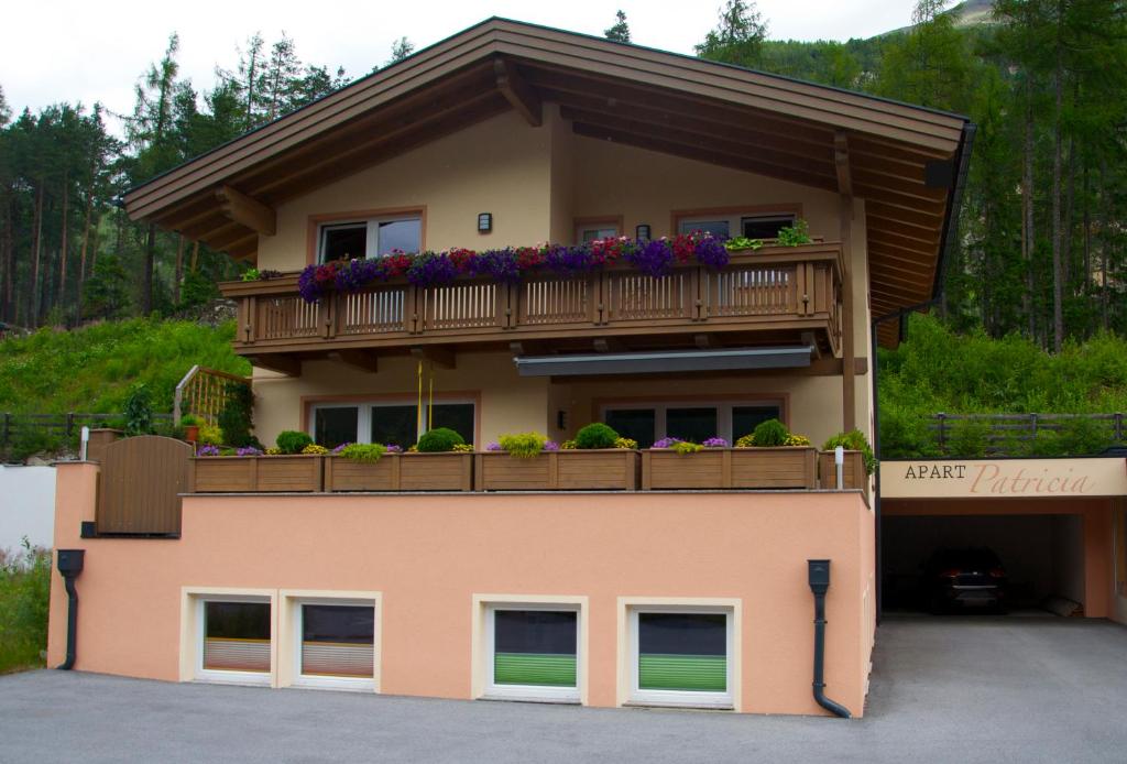 Το κτήριο όπου στεγάζεται  το διαμέρισμα