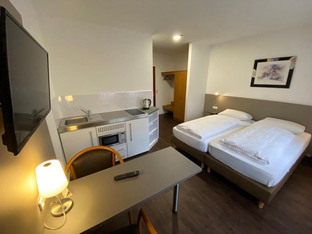 Postel nebo postele na pokoji v ubytování Hotel am Schillerplatz