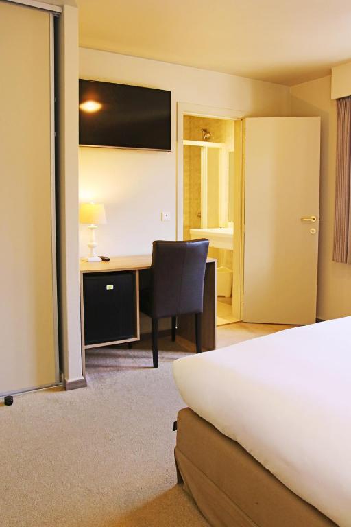 Postel nebo postele na pokoji v ubytování Hotel Les Dunes