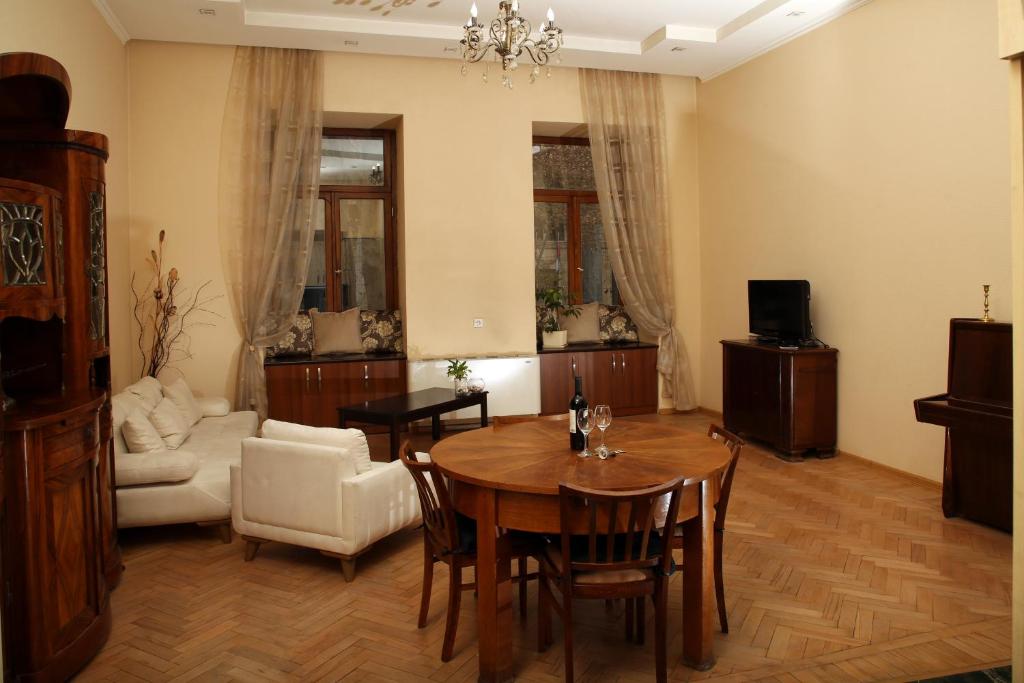International Rustaveli appartment - Hizvo