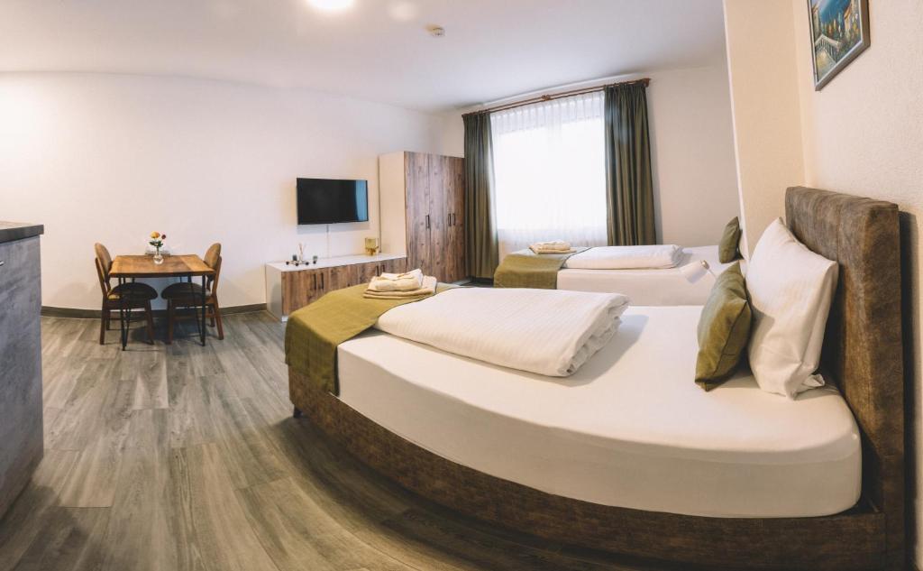 E&B Hotel - Twin Room With Private Bathroom