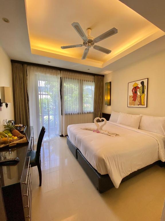 Lokal Phuket \ - Resim 2