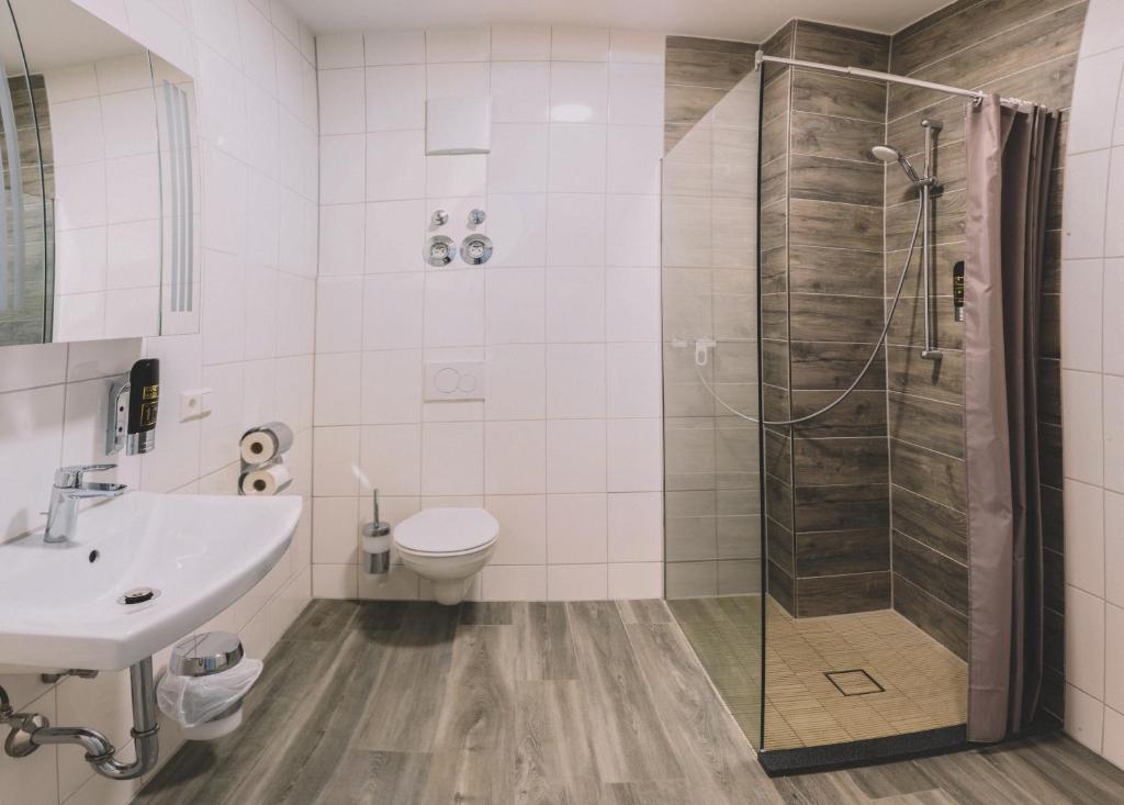 E&B Hotel - Double Room With Private Bathroom