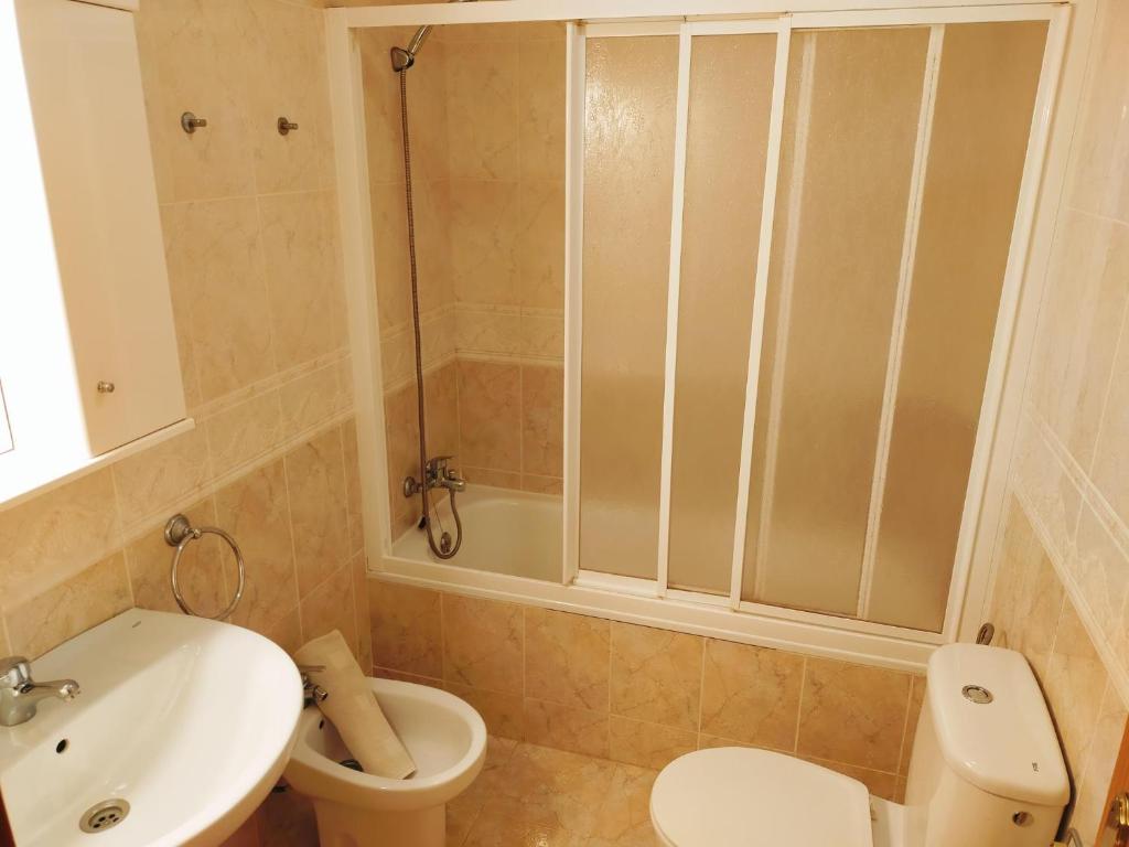 Łazienka w obiekcie Nerja Sun Apartments Casa Cipreses 9