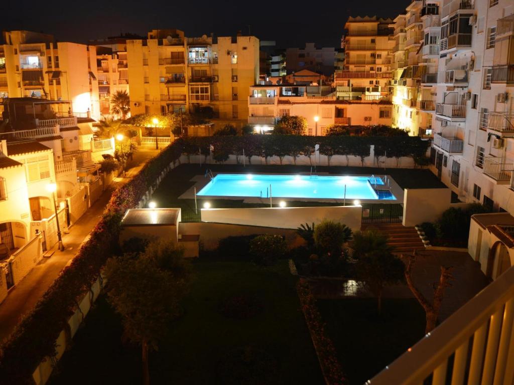 Výhled na bazén z ubytování Apartamento delfín torrecilla nebo okolí