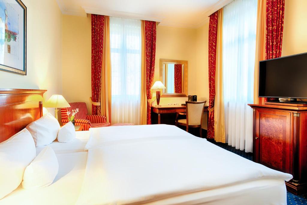 Uma TV ou centro de entretenimento em Hotel Villa Geyerswörth