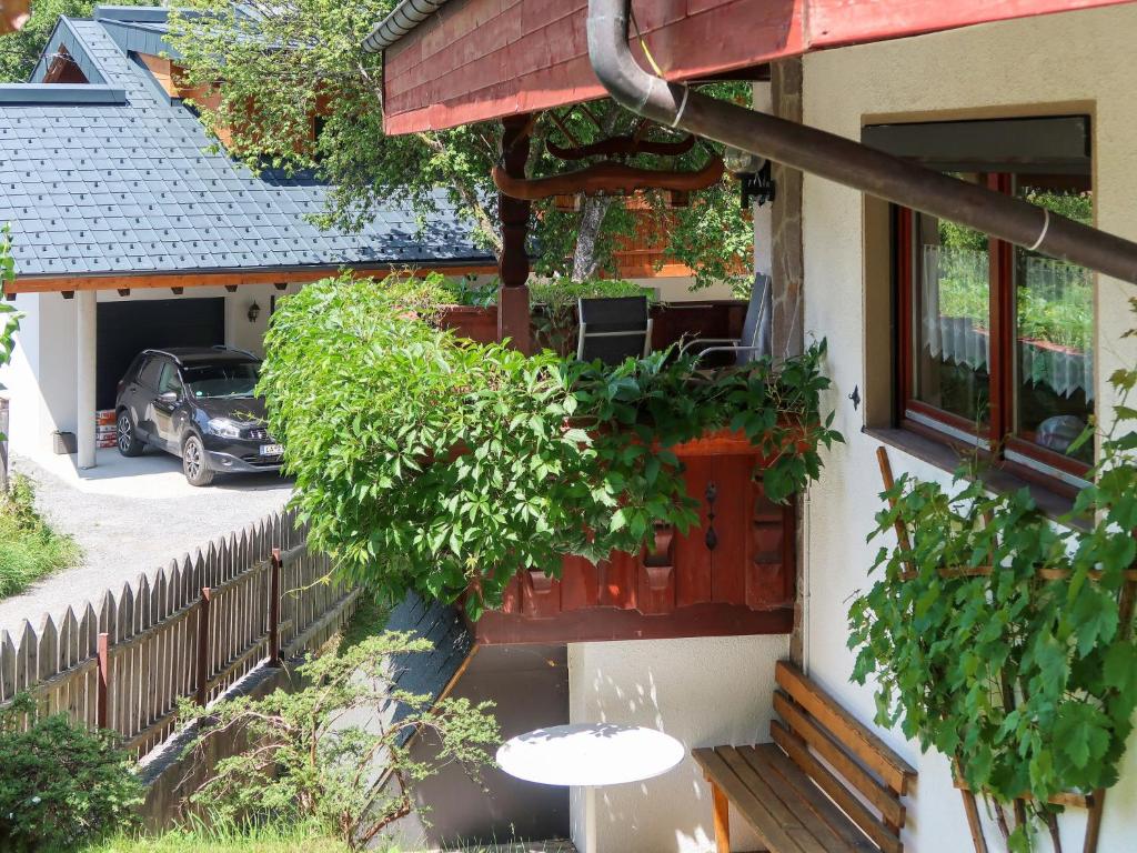 Ogród w obiekcie Apartment Zechner-3 by Interhome