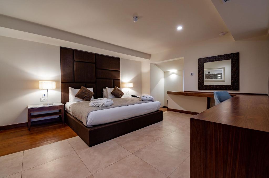 Maritim Antonine Hotel & Spa - Penthouse Suite With Private Pool And Free Stocked Mini Bar