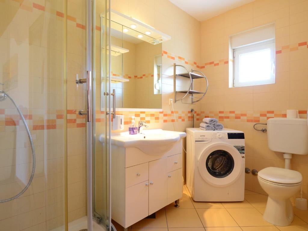 Koupelna v ubytování Apartment Grebastica-1 by Interhome
